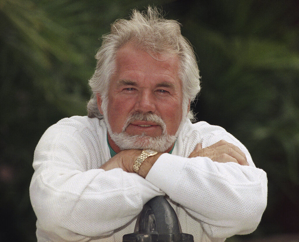 Balladeer Kenny Rogers
